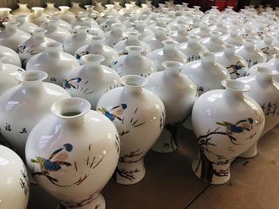 景德 鎮陶瓷手繪青花粉彩長頸花瓶定制 中式纏枝蓮小擺件商務禮品瓷