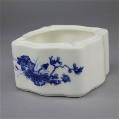 德化白瓷商務(wù)禮贈佳品 宏鵬瓷業(yè)方形青花荷花煙灰缸全解析
